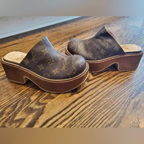 Sepatu Louis Vuitton Cottage Clog Mule Louis Vuitton Shoes